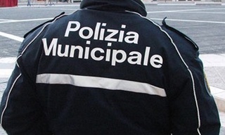 Sicurezza: la Polizia Municipale intensifica i controlli per l’uso del casco