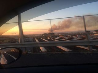 Incendio su Napoli est. Nube tossica visibile a chilometri di distanza