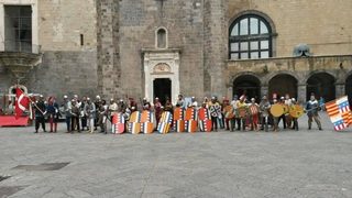 Al Maschio Angioino si viaggia nel Medioevo: una giornata tra caccia al tesoro, rievocazioni storiche