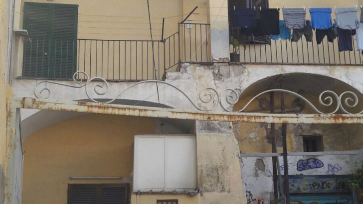 CASORIA: PERICOLO CROLLO EDIFICIO IN VIA SAN SEBASTIANO