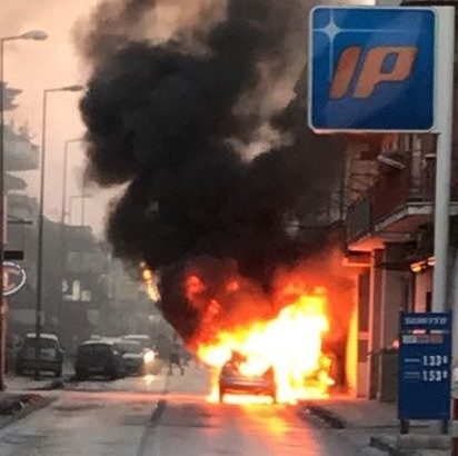 Auto in fiamme a Frattaminore