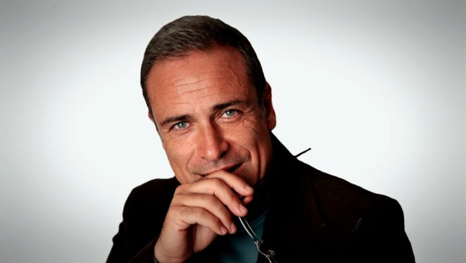 Un viaggio nel mondo poetico e musicale del Principe della Risata. Scritto con Liliana De Curtis