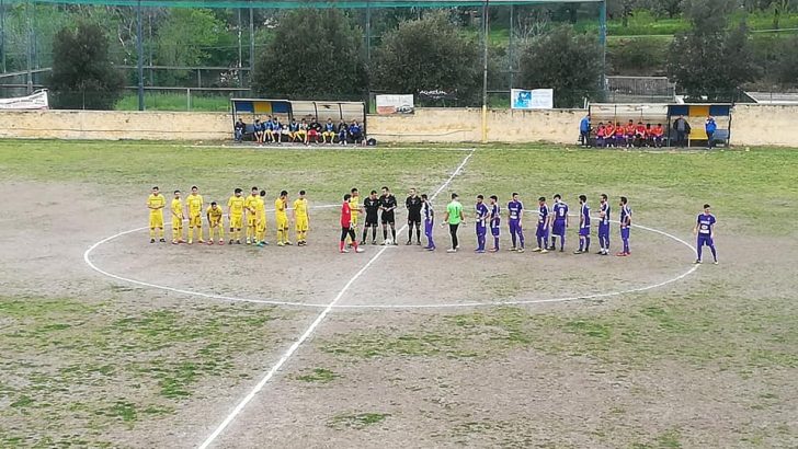 Pareggio a Sessa Aurunca per i viola, arbitro sotto accusa