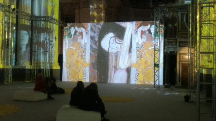 Klimt experience.                     Il percorso multimediale e immersivo che piace alla città di Napoli.