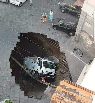 La voragine di una città.