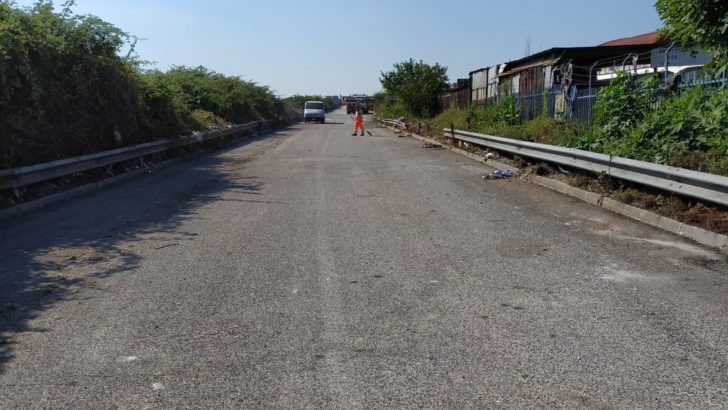 PHOTOGALLERY – Liberata dai rifiuti la rampa sulla Circumvallazione Esterna