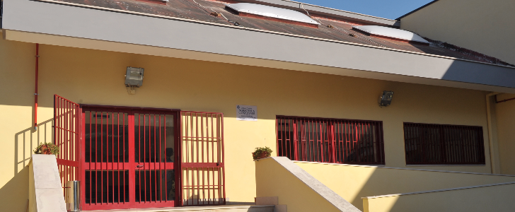 Scandalo nella biblioteca comunale, il sindaco cieco