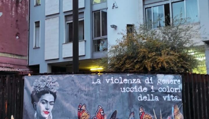 Violenza sulle donne, l’amministrazione comunale di Casoria manda un messaggio con Frida Kahlo