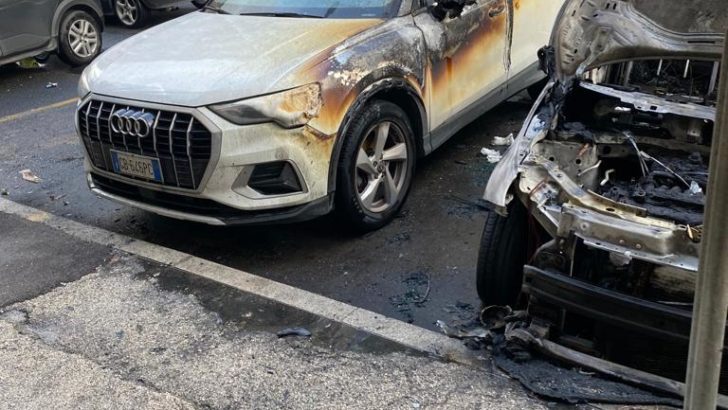 Panico a Via Principe di Piemonte, incendiate tre auto