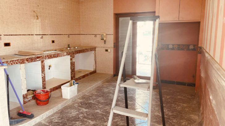 FOTO – Vanno avanti i lavori per sistemare l’appartamento destinato a donne e bambini provenienti dall’Ucraina