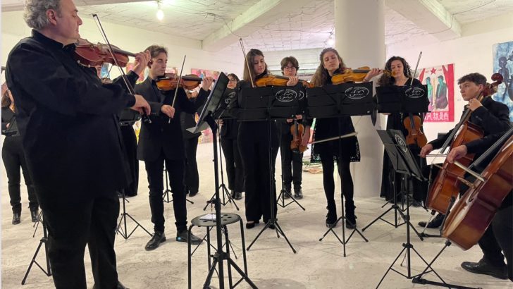 “Ars gratia artis”: Giovanni Fichera riceve al CAM il premio “La grande scuola di liuteria napoletana”