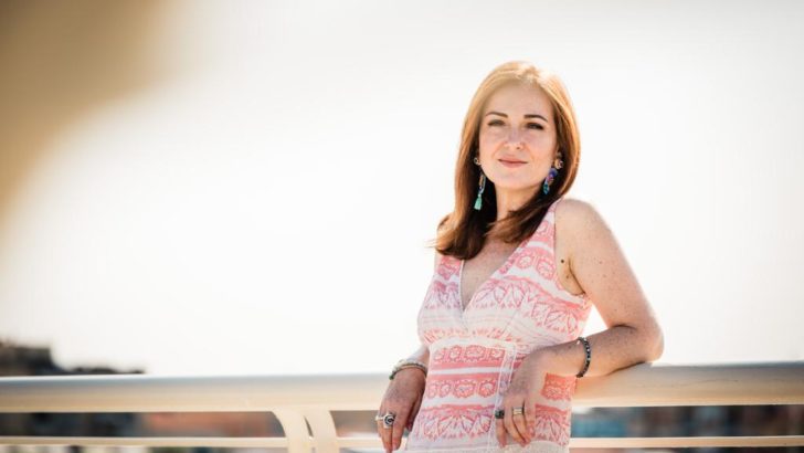 La cantante toscana Michela Lombardi a Naxos per un progetto di musica e metaverso