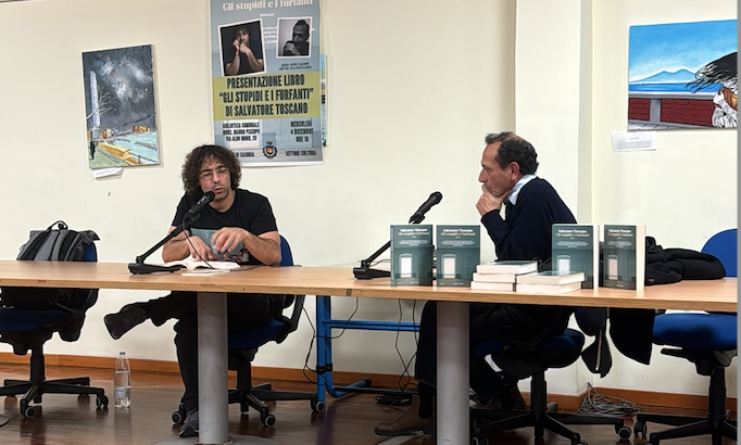 Salvatore Toscano presenta il suo primo libro: “Gli stupidi e i furfanti”
