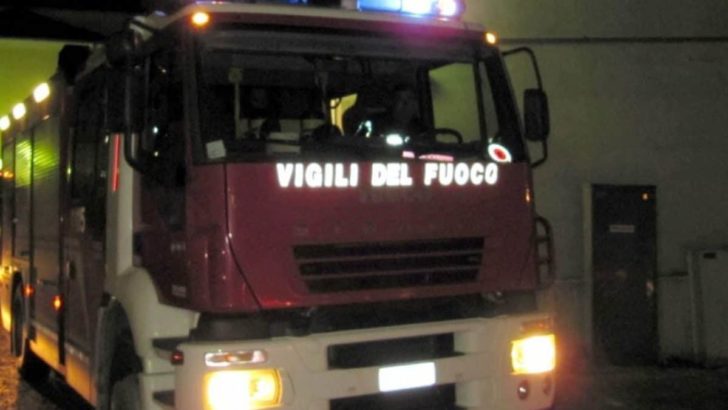 Incendio alla galleria commerciale ‘Gallery’ di Casoria: evacuato il condominio