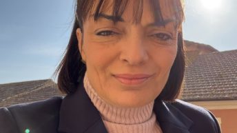 Mugnano, arriva Teresa Manes, madre di Andrea Spezzacatena, che ha ispirato il film “Il ragazzo dai pantaloni rosa”