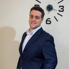 Gran parte della maggioranza difende il vicesindaco Palumbo: “Respingiamo ogni tentativo di delegittimazione”